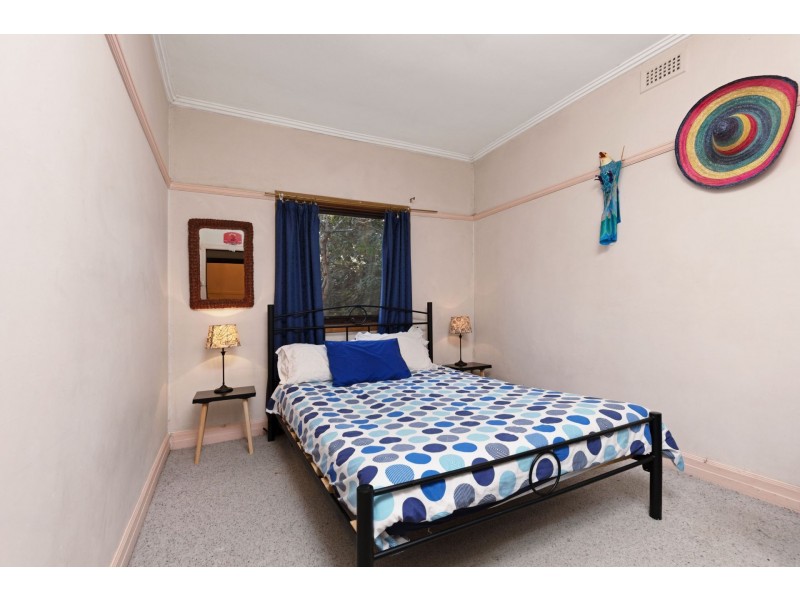 36 Davy St, Woodend VIC 3442