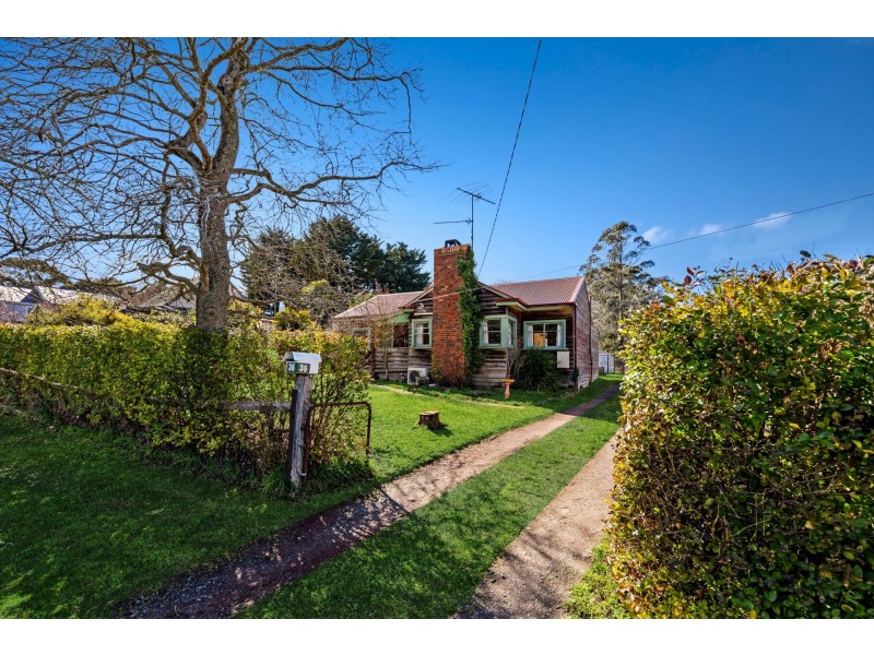 36 Davy St, Woodend VIC 3442