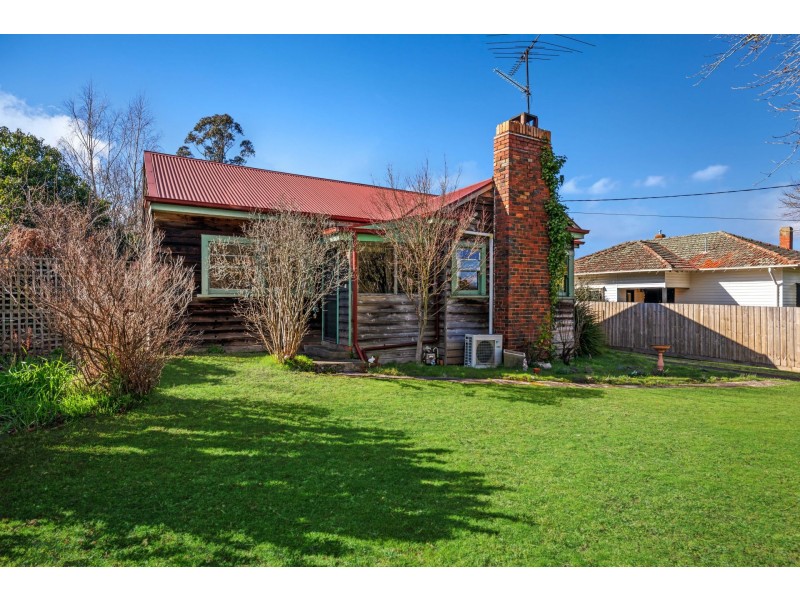 36 Davy St, Woodend VIC 3442