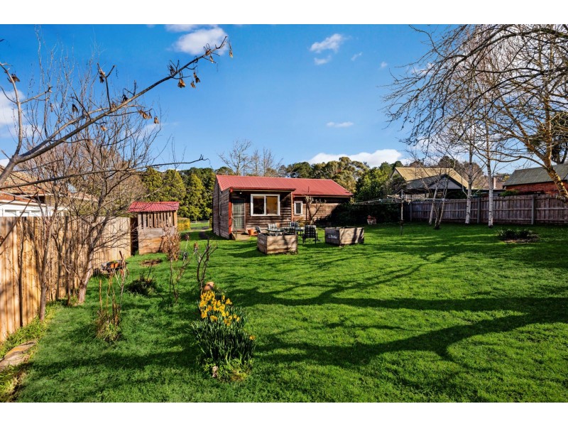 36 Davy St, Woodend VIC 3442