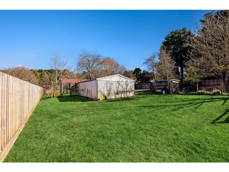 36 Davy St, Woodend VIC 3442