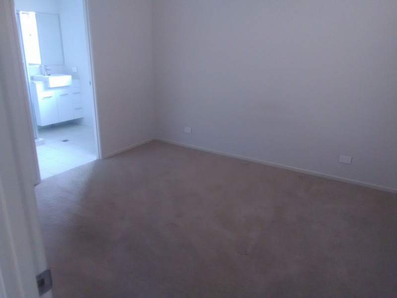 1/3 Edward St, One Mile QLD 4305