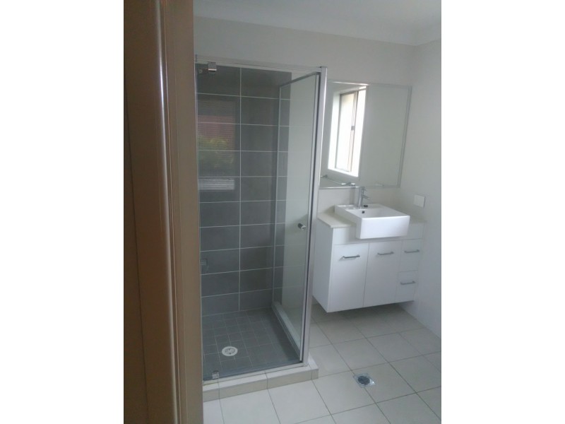 1/3 Edward St, One Mile QLD 4305