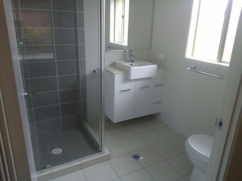 1/3 Edward St, One Mile QLD 4305