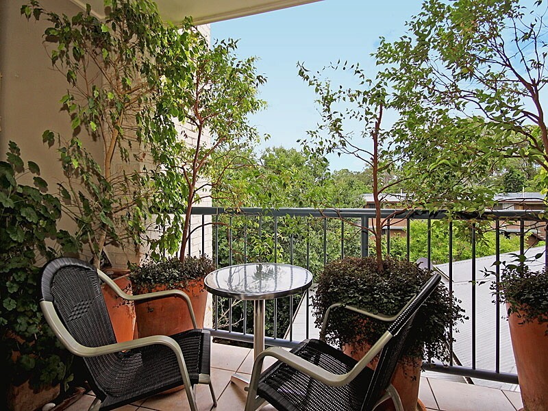 8/9 Railway Ave, Indooroopilly QLD 4068