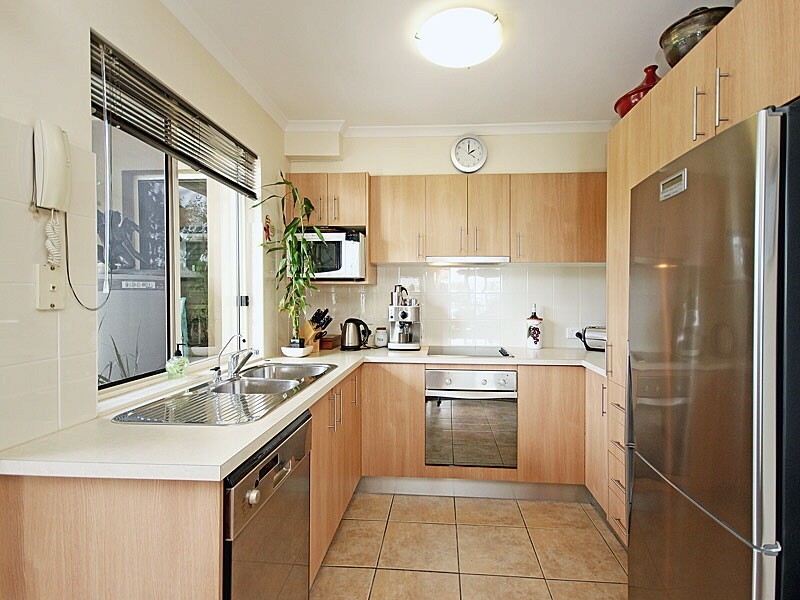 8/9 Railway Ave, Indooroopilly QLD 4068