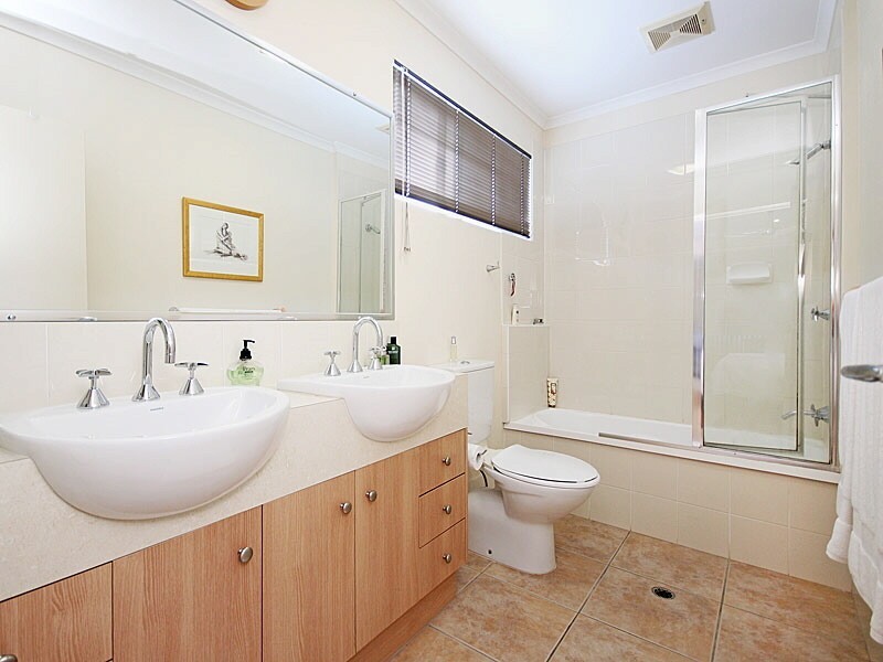 8/9 Railway Ave, Indooroopilly QLD 4068