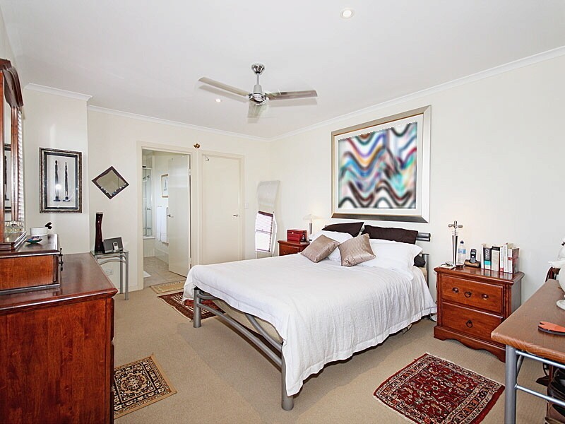 8/9 Railway Ave, Indooroopilly QLD 4068