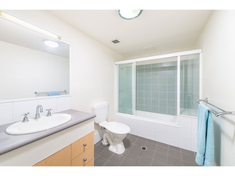 65/300 Sir Fred Schonell Drive, St Lucia QLD 4067