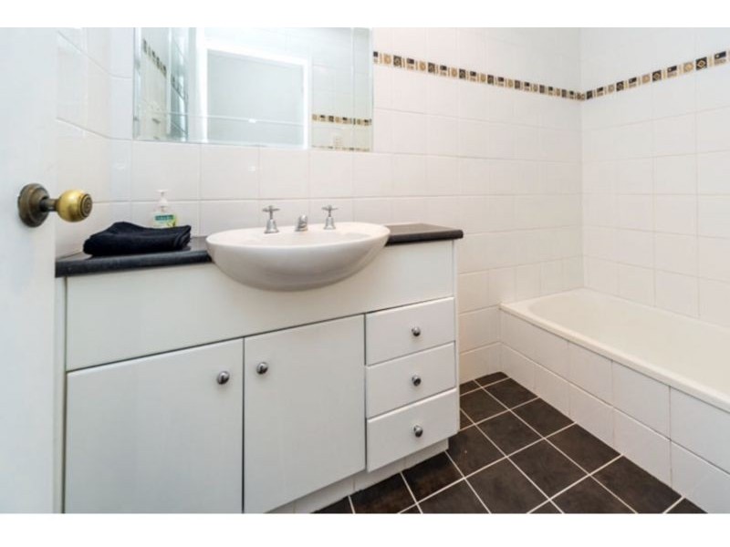 126 Wilson St, Labrador QLD 4215