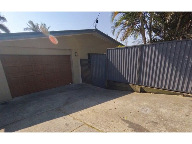 126 Wilson St, Labrador QLD 4215