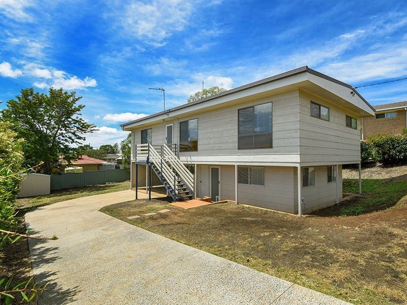 16 Hoey St, Kearneys Spring QLD 4350