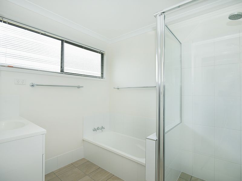 16 Hoey St, Kearneys Spring QLD 4350