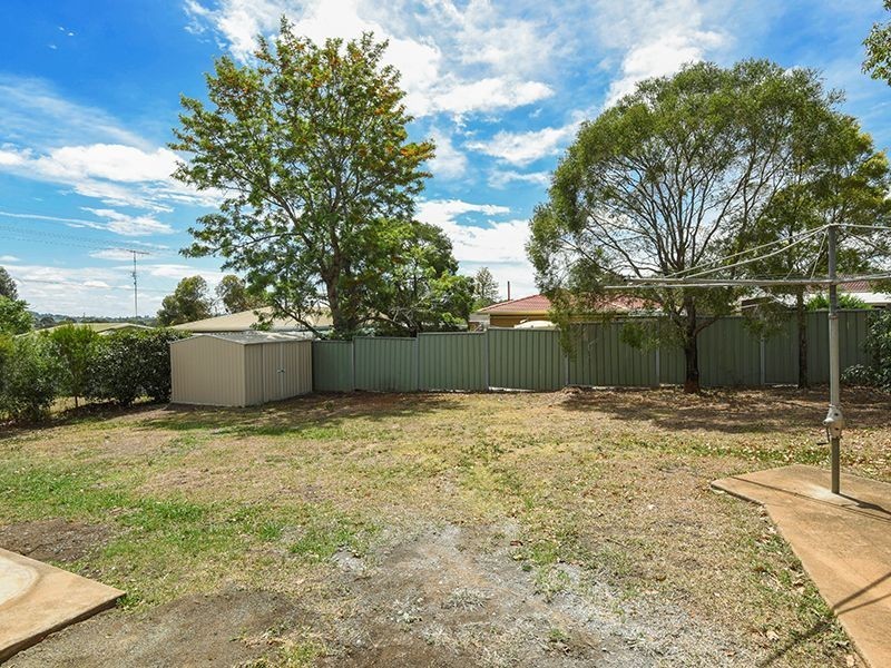 16 Hoey St, Kearneys Spring QLD 4350