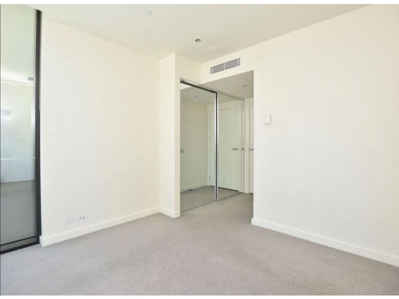 246/8 Waterside Place, Docklands VIC 3008