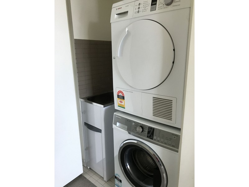 246/8 Waterside Place, Docklands VIC 3008