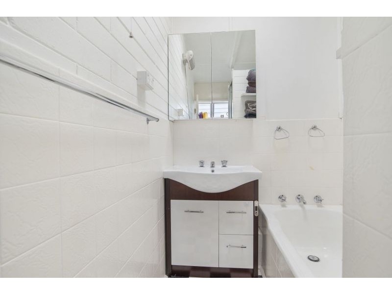 16 Tennyson St, Kensington VIC 3031