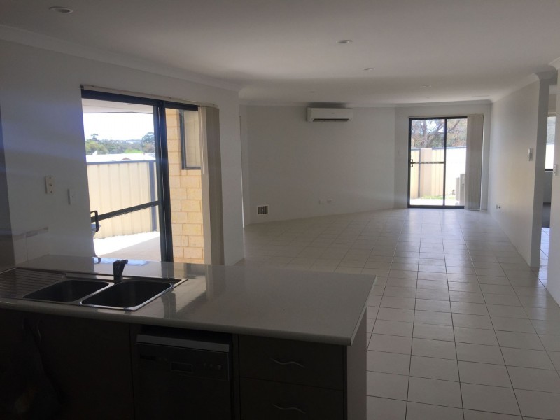 1 Verdello way, Pearsall WA 6065