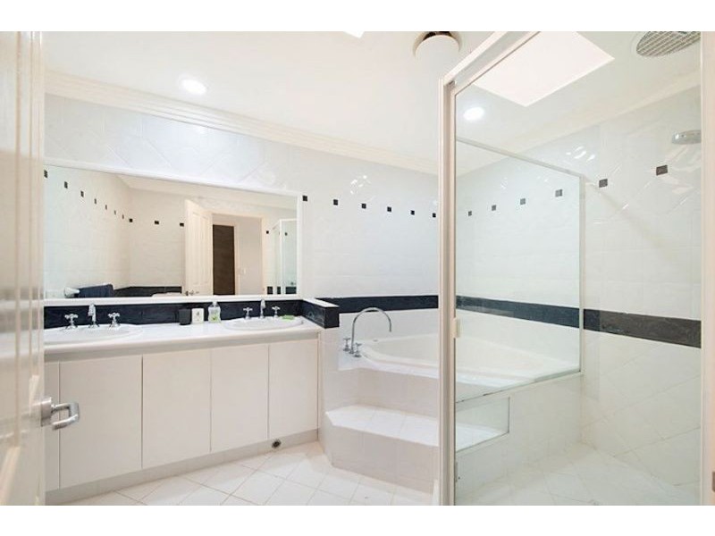 7110 Marine Drive East, Hope Island QLD 4212