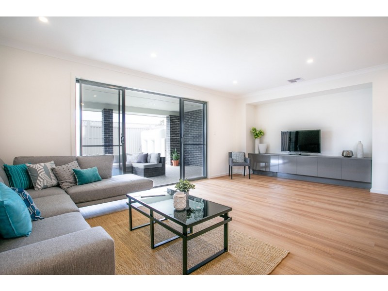 5 Brenthorpe Road, Seaton SA 5023