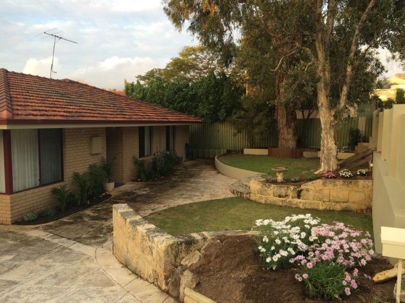 4 Marri St, Wembley Downs WA 6019