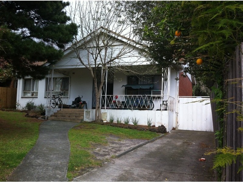 17 Lynedoch Ave, St Kilda East VIC 3183