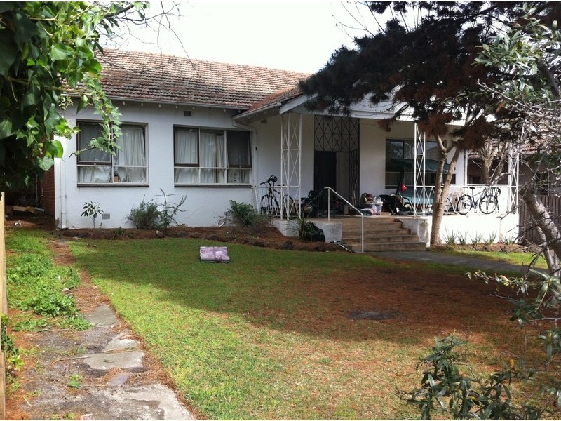 17 Lynedoch Ave, St Kilda East VIC 3183