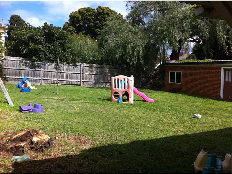 17 Lynedoch Ave, St Kilda East VIC 3183