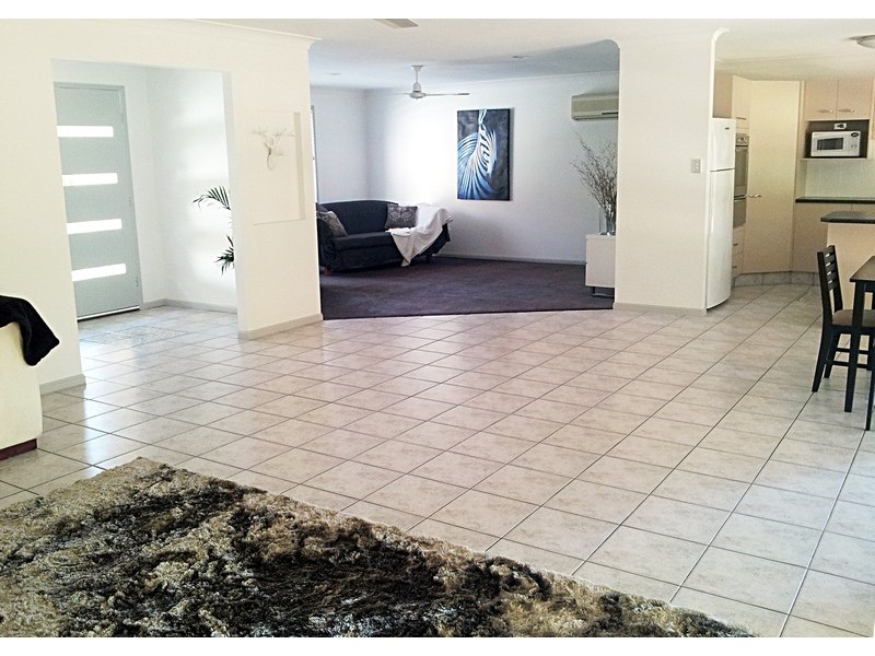 12 Polynesia Avenue, Pacific Pines QLD 4211