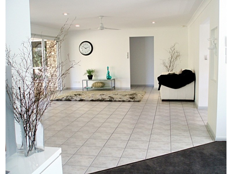 12 Polynesia Avenue, Pacific Pines QLD 4211