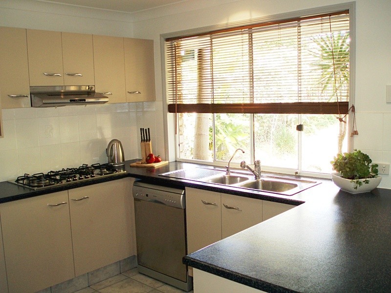 12 Polynesia Avenue, Pacific Pines QLD 4211