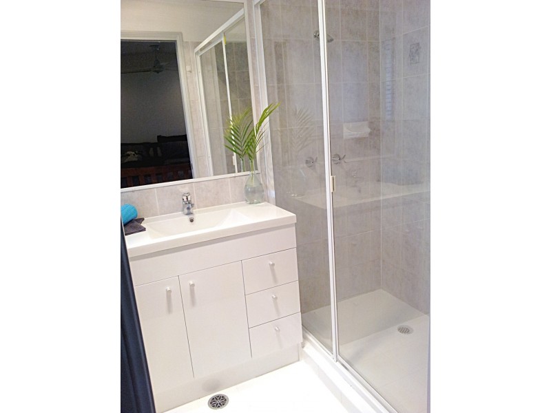 12 Polynesia Avenue, Pacific Pines QLD 4211