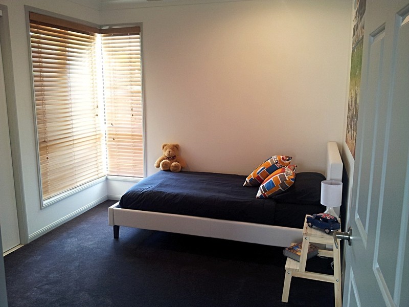 12 Polynesia Avenue, Pacific Pines QLD 4211