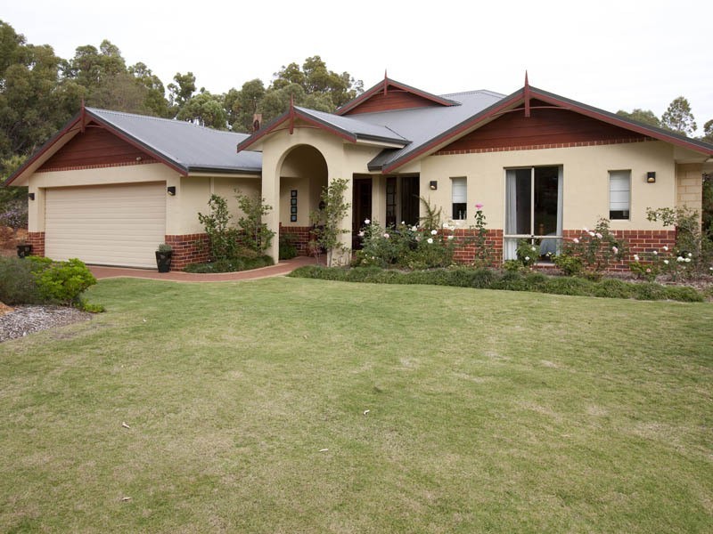 4 Country Club Avenue, Roleystone WA 6111