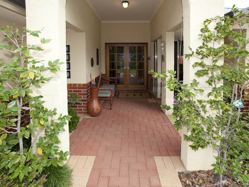 4 Country Club Avenue, Roleystone WA 6111