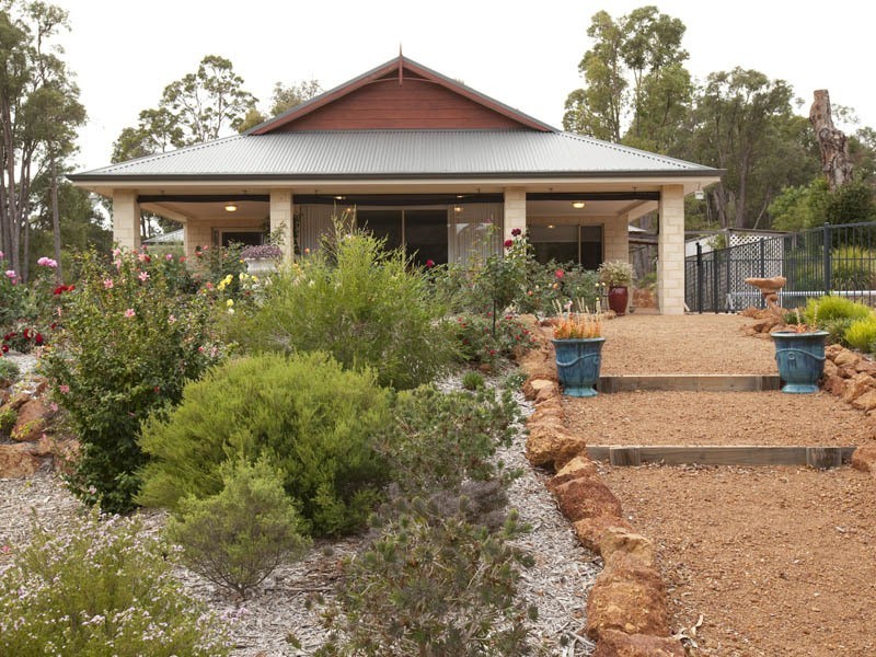 4 Country Club Avenue, Roleystone WA 6111