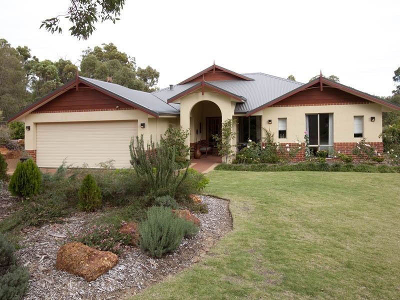 4 Country Club Avenue, Roleystone WA 6111