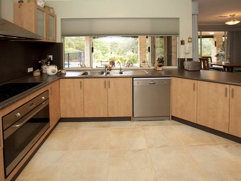 4 Country Club Avenue, Roleystone WA 6111