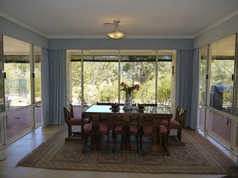 4 Country Club Avenue, Roleystone WA 6111