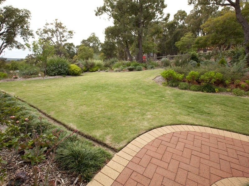 4 Country Club Avenue, Roleystone WA 6111