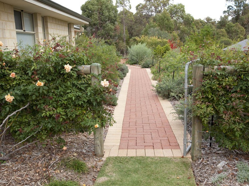 4 Country Club Avenue, Roleystone WA 6111