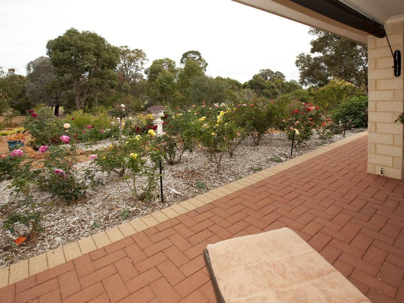 4 Country Club Avenue, Roleystone WA 6111