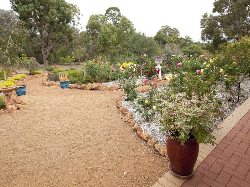 4 Country Club Avenue, Roleystone WA 6111