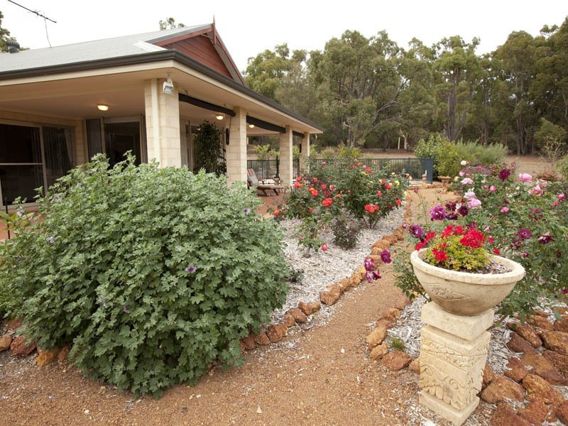 4 Country Club Avenue, Roleystone WA 6111