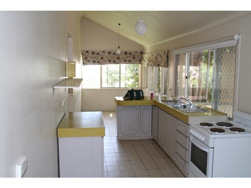 12 Egham Road, Victoria Park WA 6100