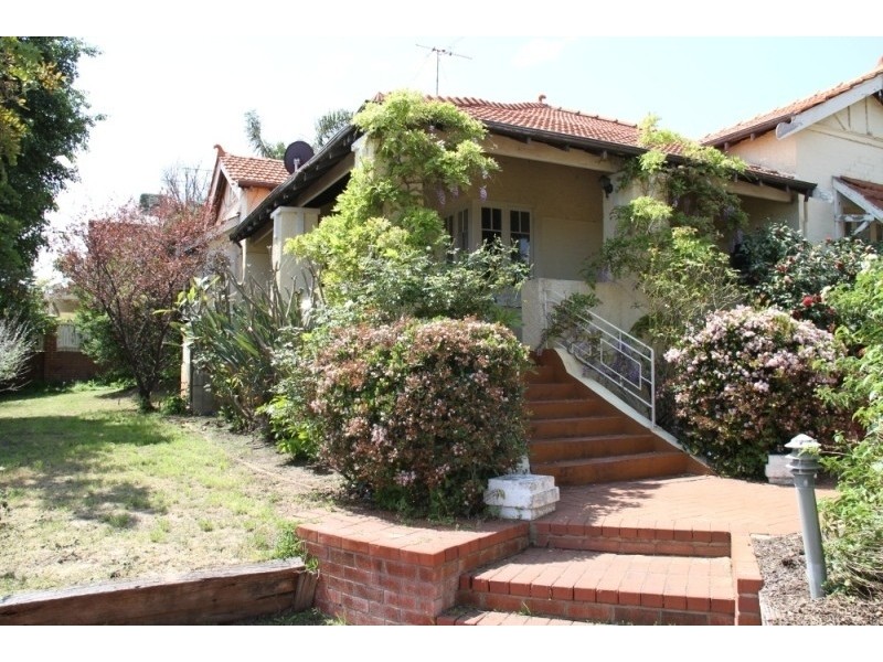 12 Egham Road, Victoria Park WA 6100