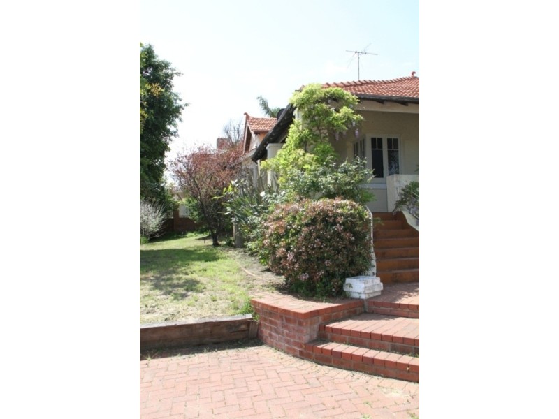 12 Egham Road, Victoria Park WA 6100