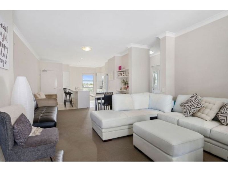 22/12-18 Bayview Street, Runaway Bay QLD 4216