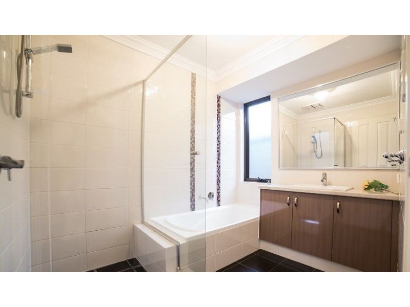 6 Ontario Grove, Success WA 6164