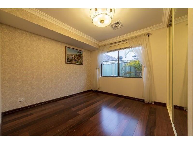 6 Ontario Grove, Success WA 6164